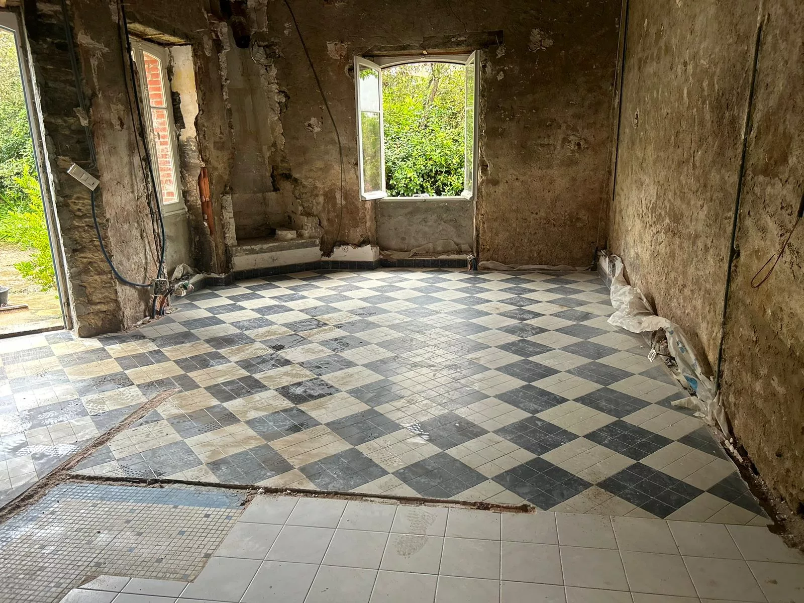 service de démolition Couëron › Ouest Recyclage Nantes 44 Travaux de démolition intérieure à Sautron